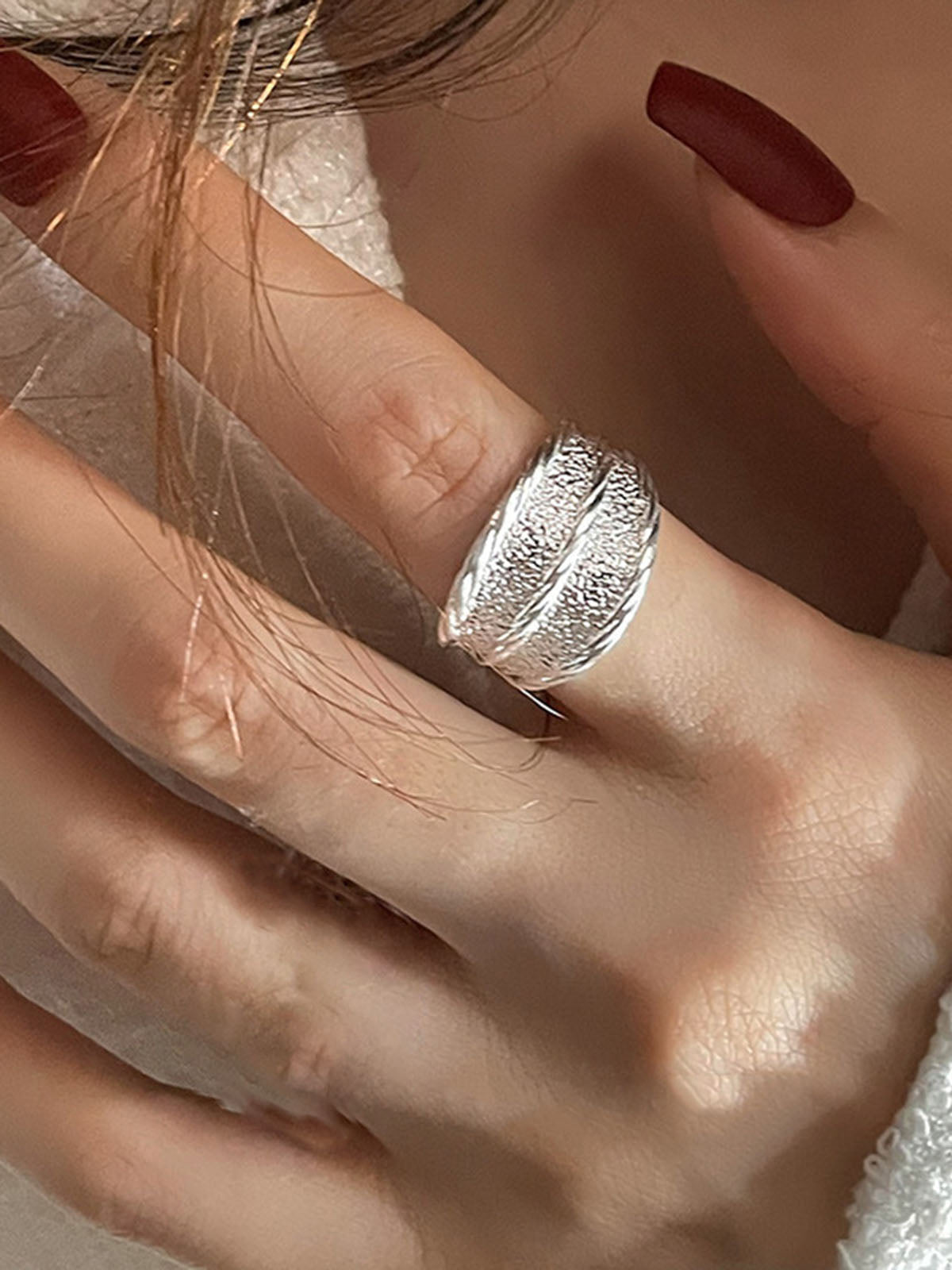 Bague texturée en argent
