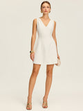 Mini-robe plissée à col en V