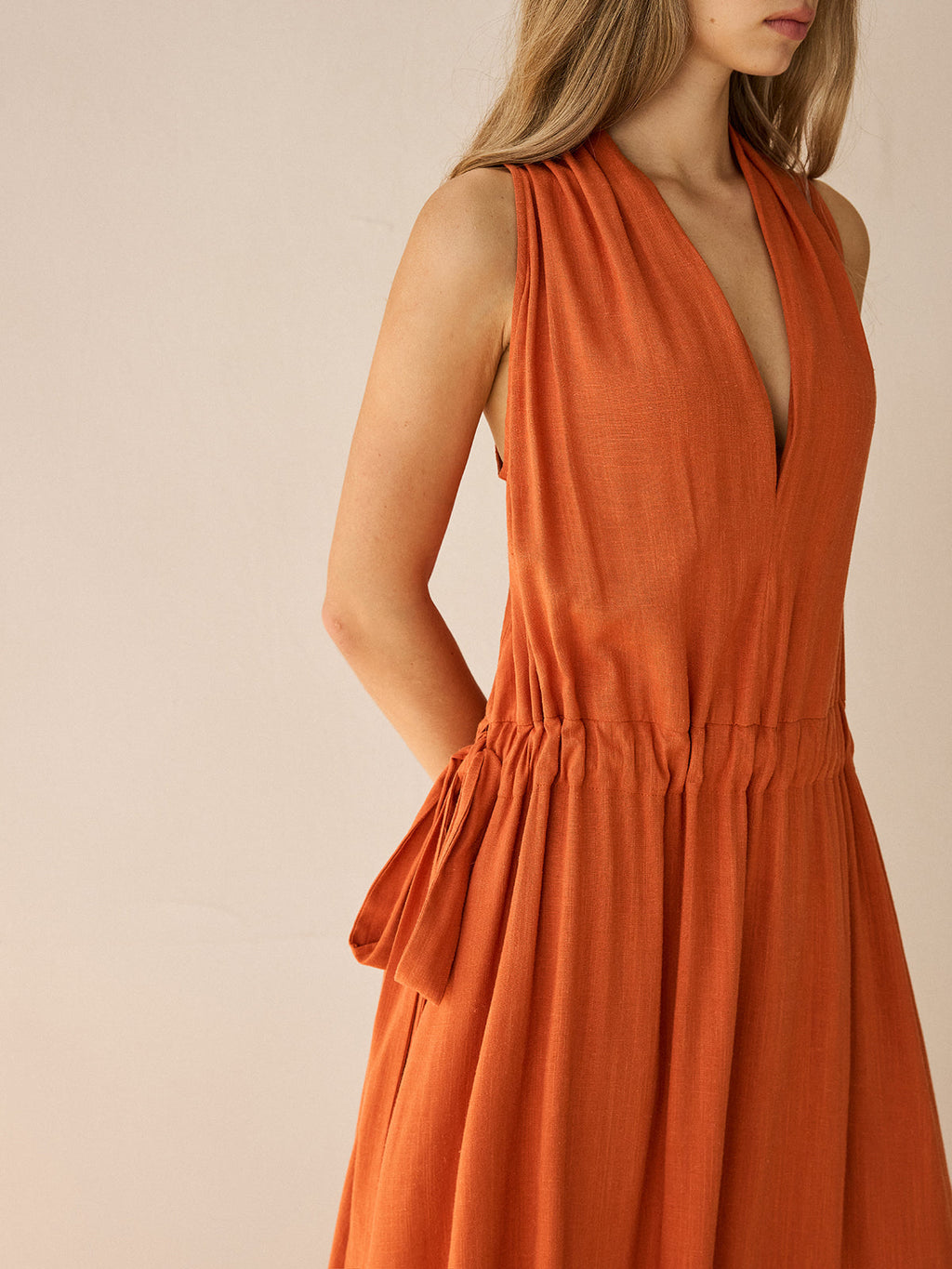 Baumwoll- & Leinen-Neckholder-Maxikleid