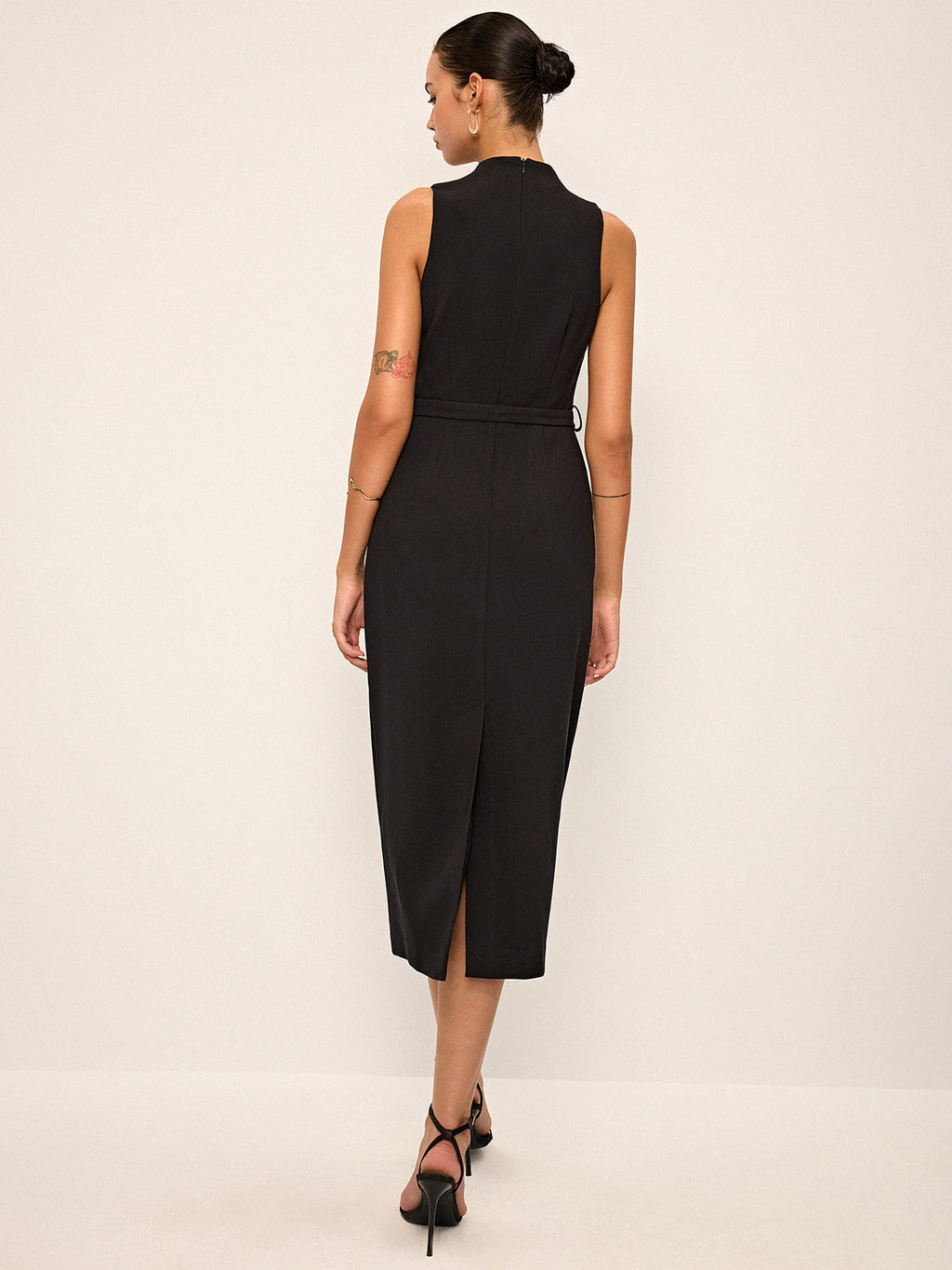 Ärmelloses V-Ausschnitt Midi-Kleid mit Gürtel