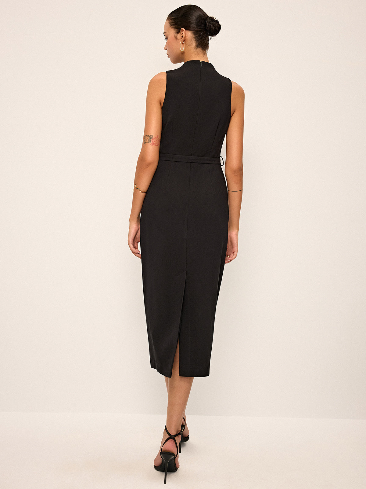 Ärmelloses V-Ausschnitt Midi-Kleid mit Gürtel