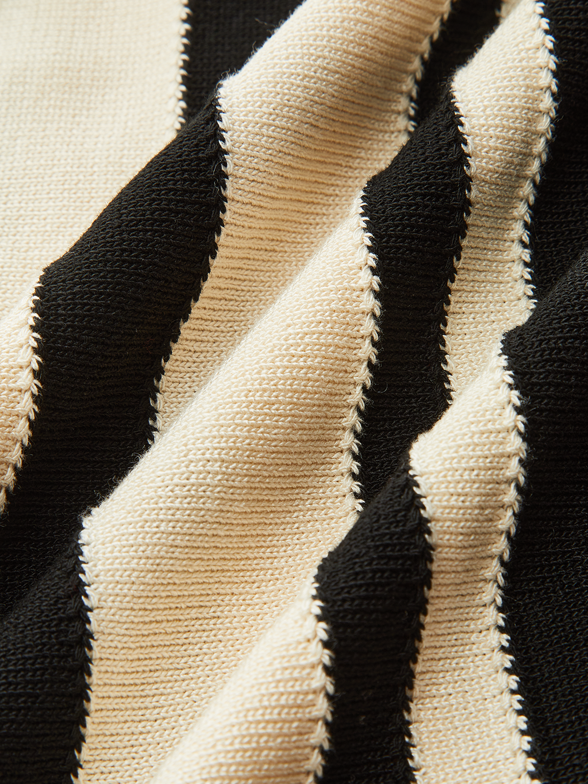 Gestreifte Strickhose mit hohem Bund