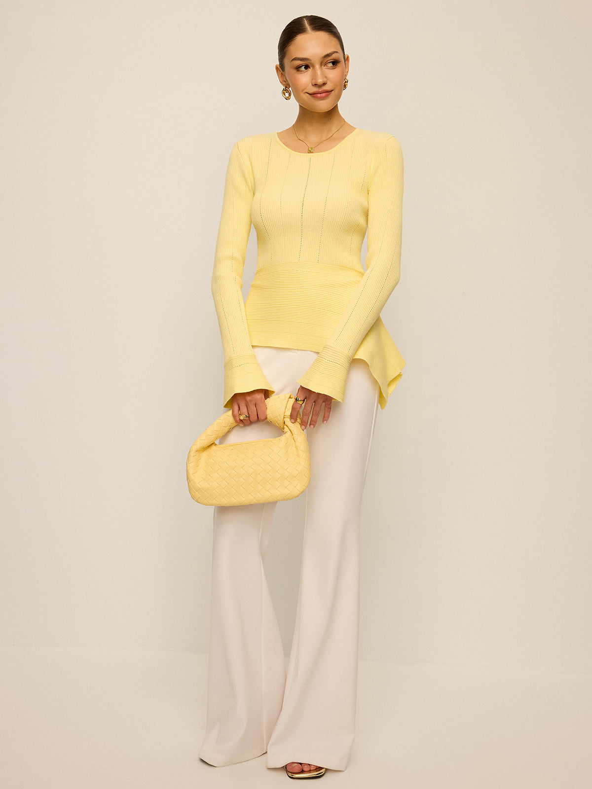 Pull à ourlet asymétrique et manches évasées en maille ajourée 