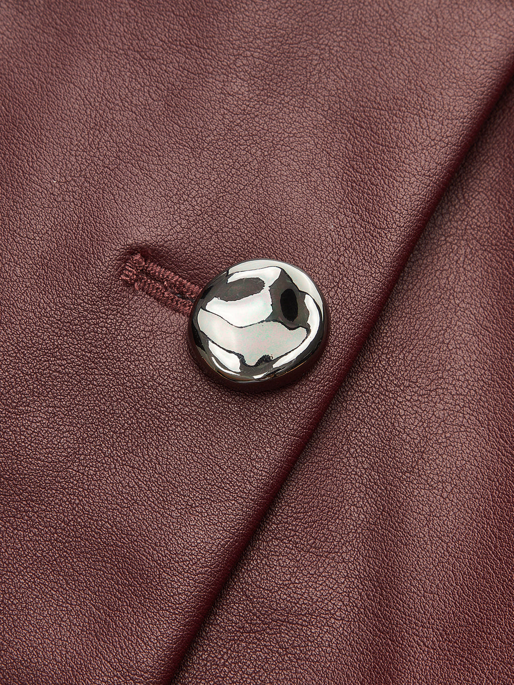 Gilet en similicuir à boutons métalliques