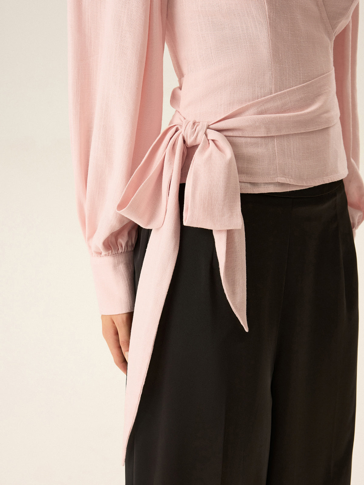 Chemisier à manches longues avec nœud papillon 