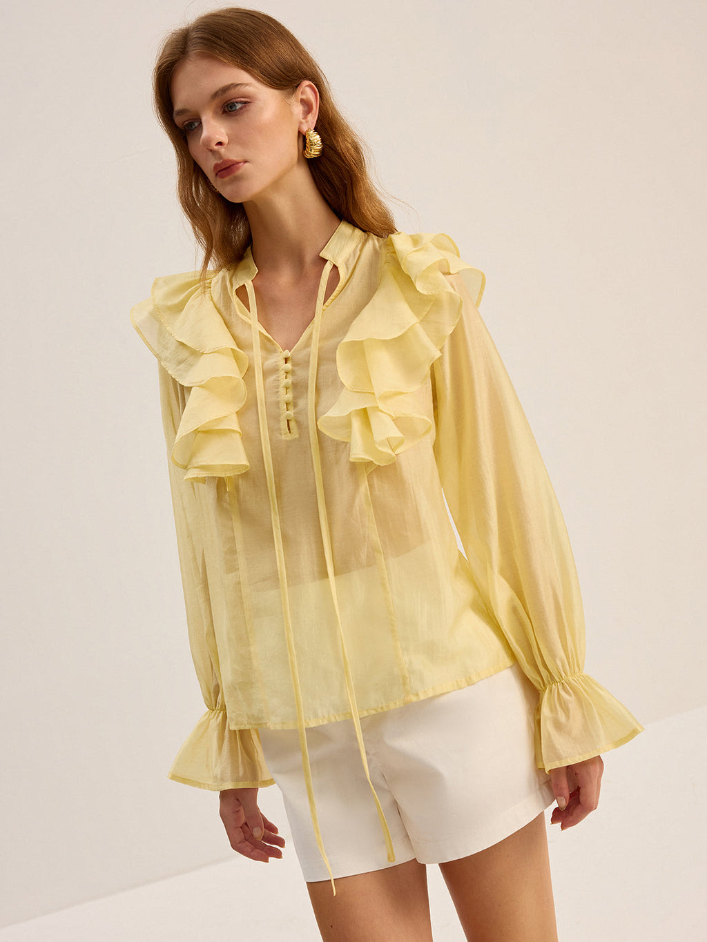 Chemisier semi-transparent en Tencel à col lavallière et volants