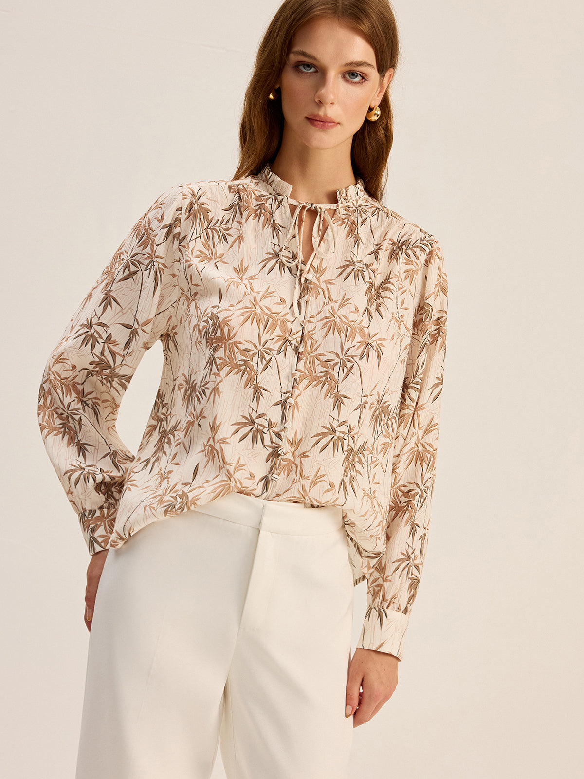 Chemise en rayonne à col lavallière imprimé feuilles