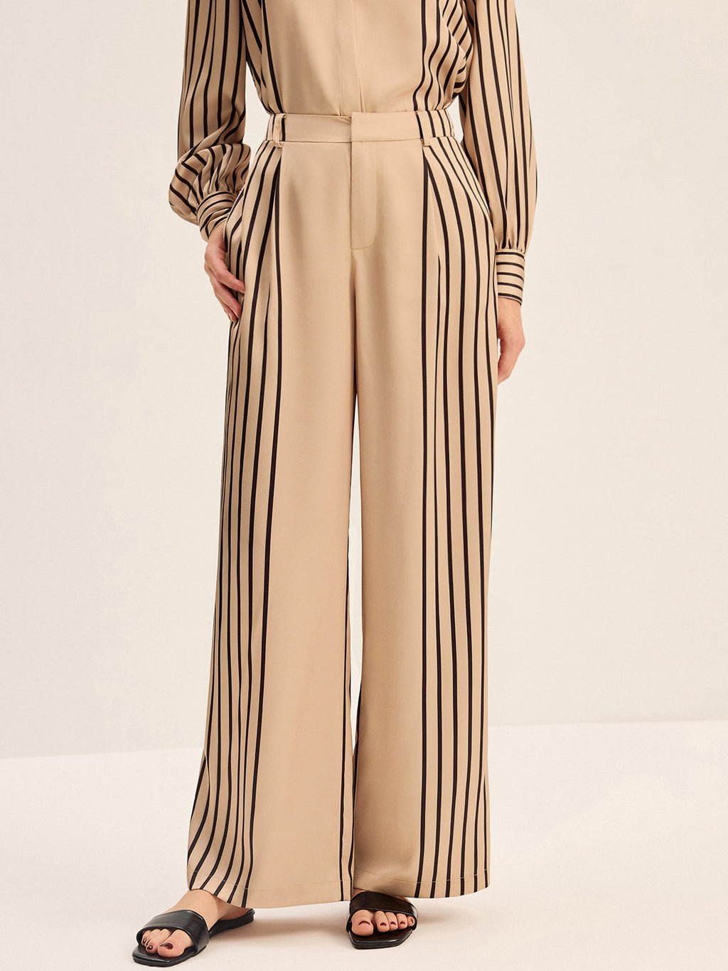 Gestreiftes Hemd und weite Hose Set