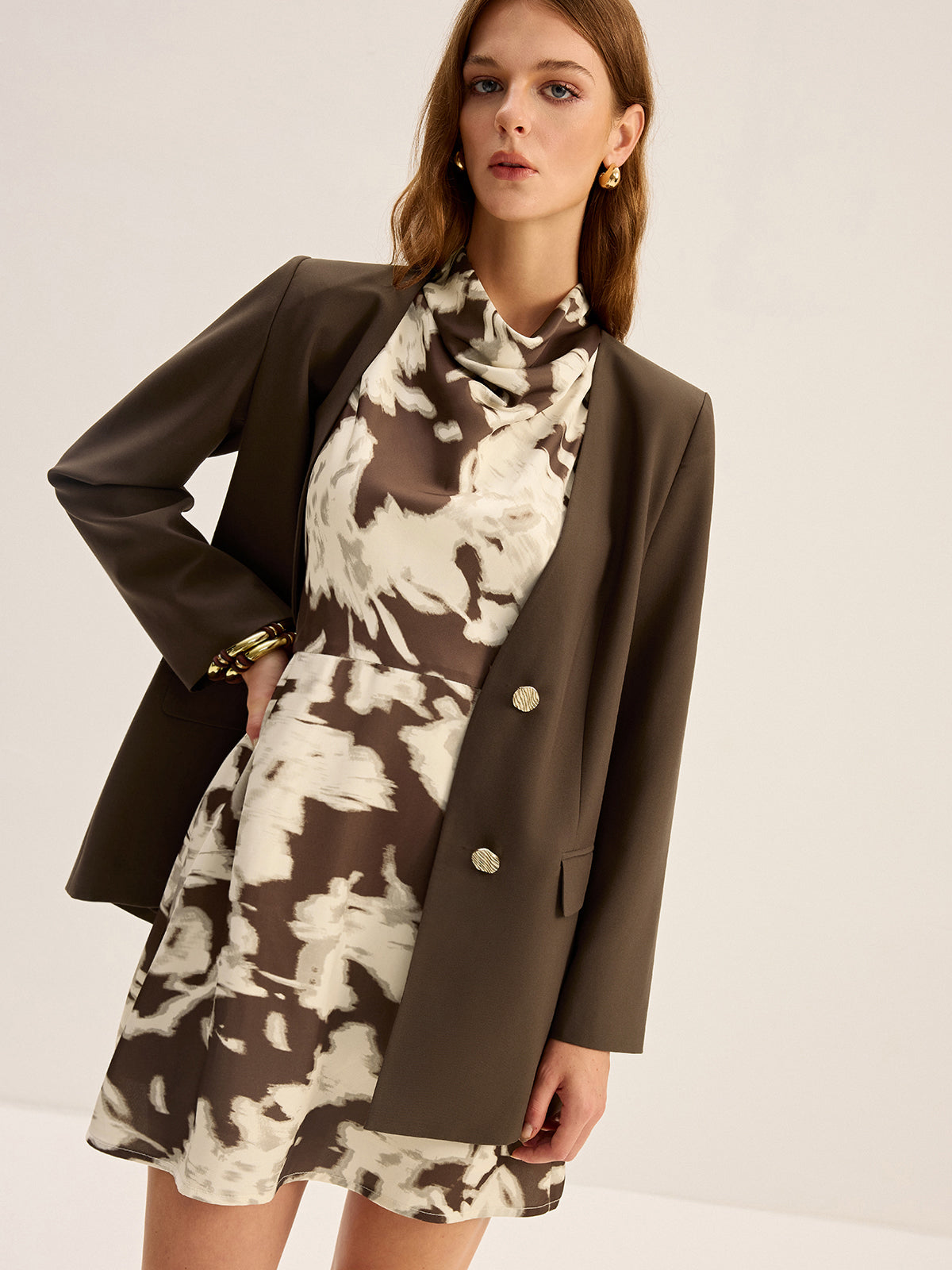 Robe courte à col bénitier à imprimé flou 