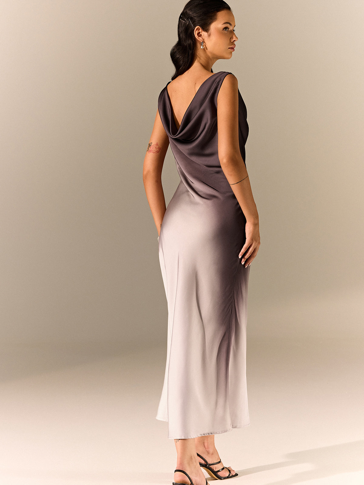 Robe longue Ombre satinée à col bénitier