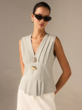 Plissiertes V-Ausschnitt-Top mit Metalldetail
