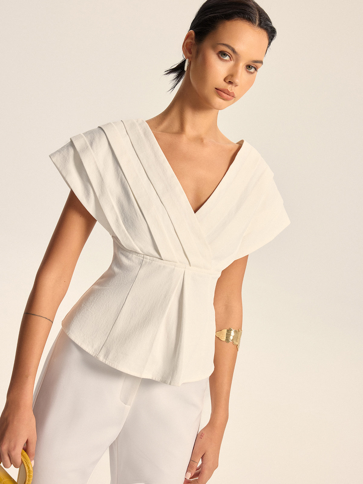 Haut péplum à col en V et manches courtes 