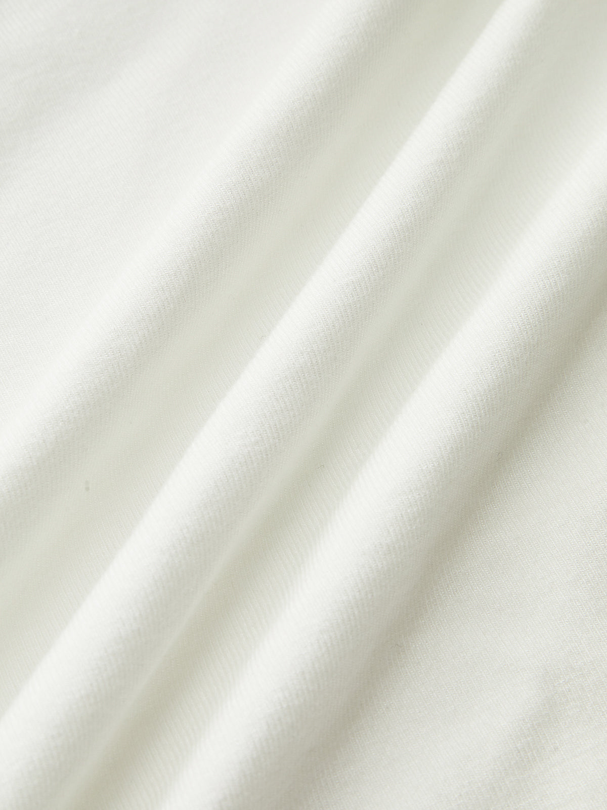 Haut asymétrique à nœud sur une épaule 