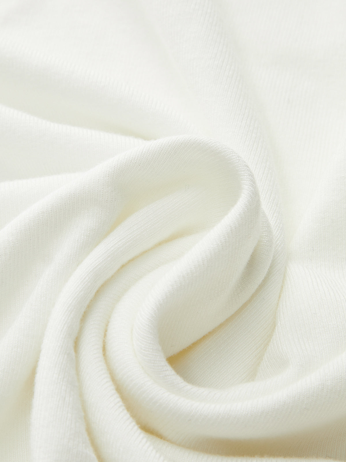 Haut asymétrique à nœud sur une épaule 