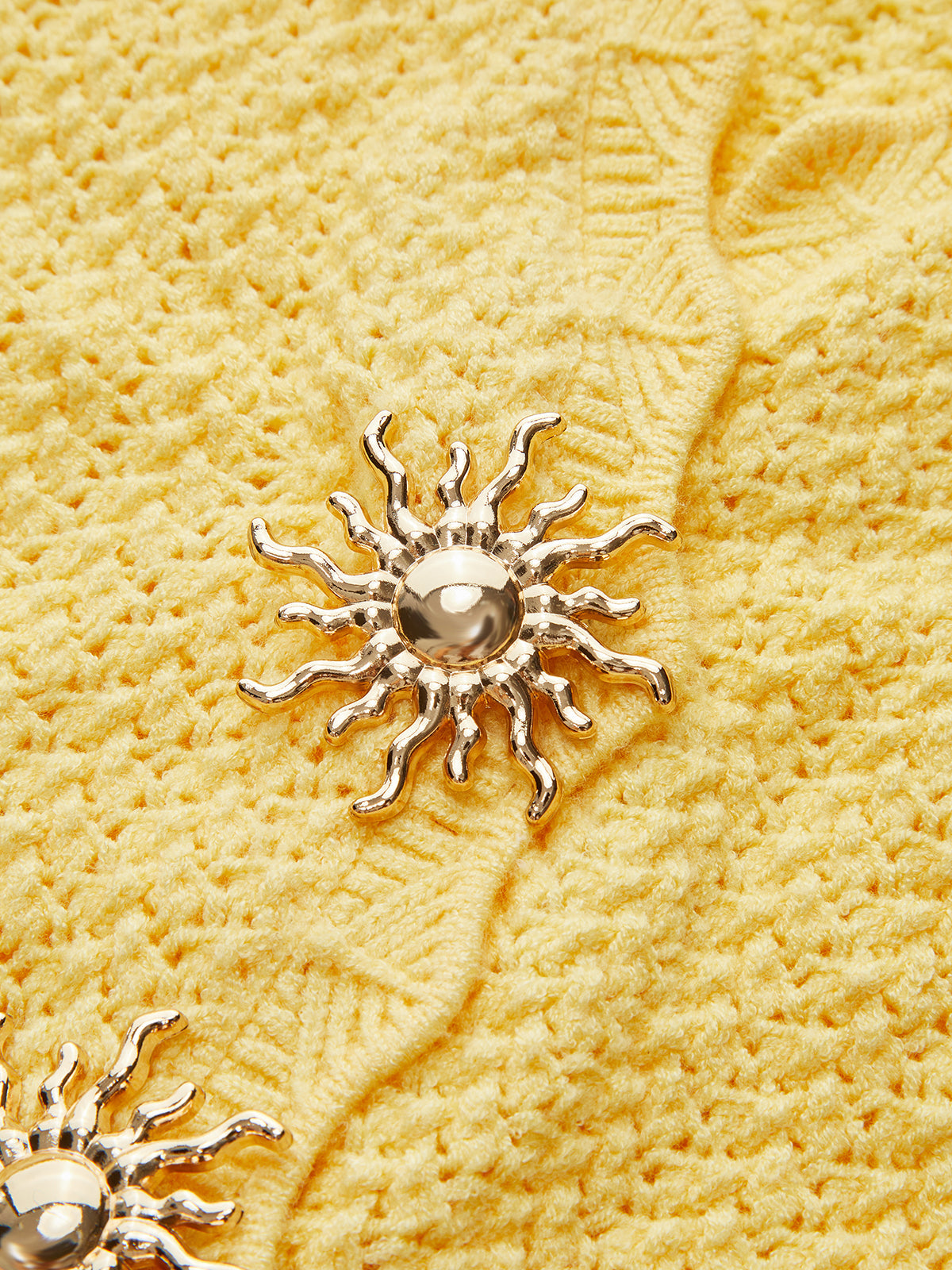 Metal Detail Scallop Trim Knit Vest