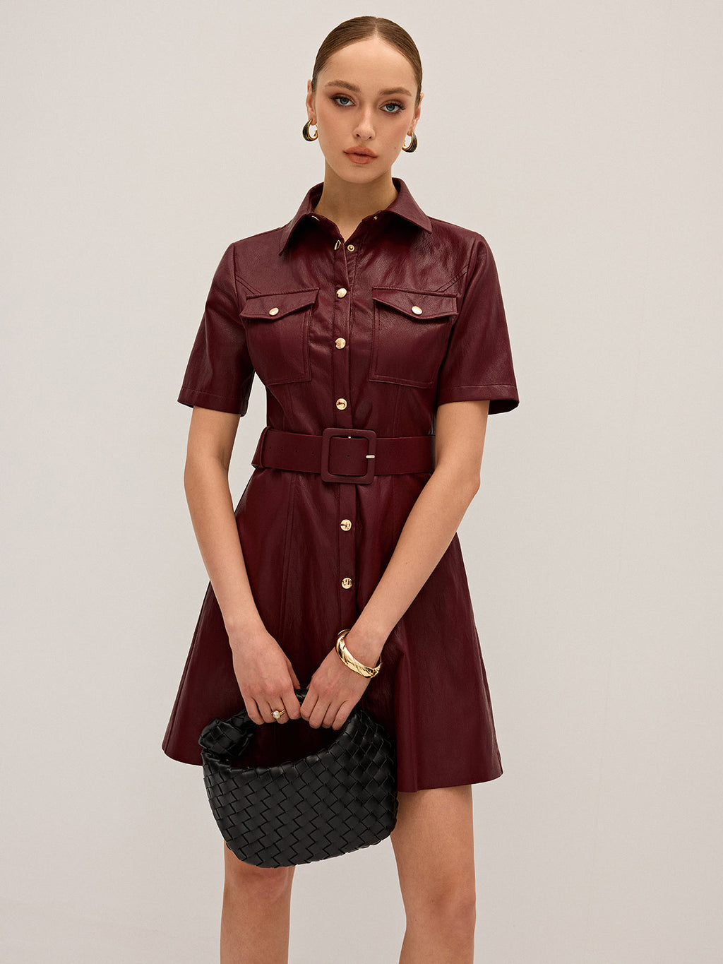 Minikleid aus PU-Leder mit Hemdkragen und Gürtel