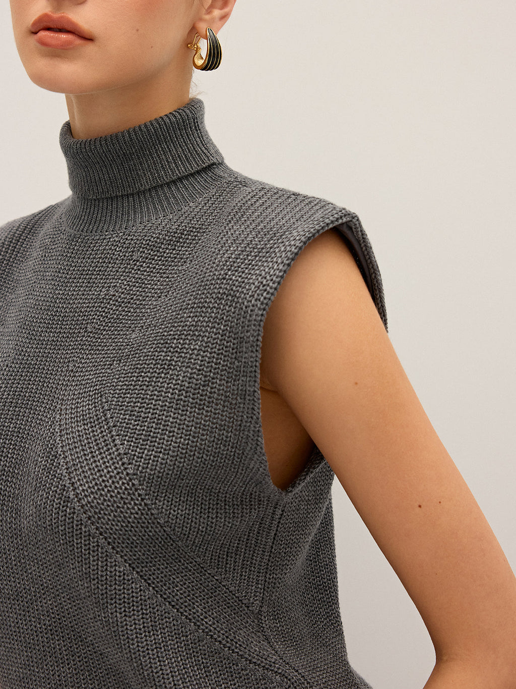 Gilet sans manches à col roulé en maille mélangée de laine