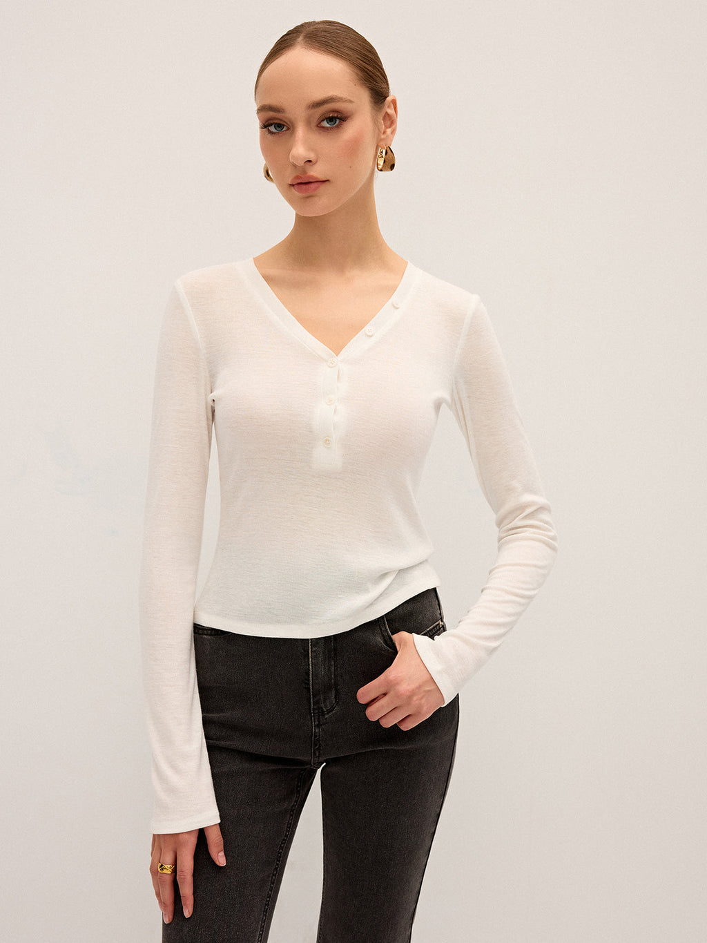 Langärmliges V-Ausschnitt-Knopf-T-Shirt