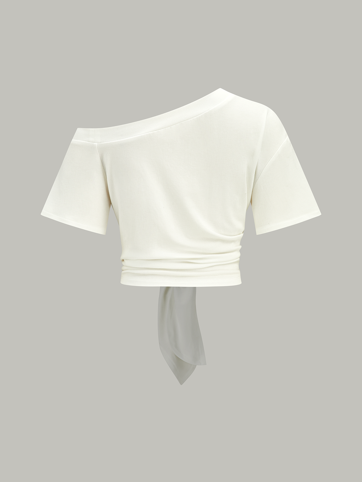 Haut asymétrique à nœud sur une épaule 