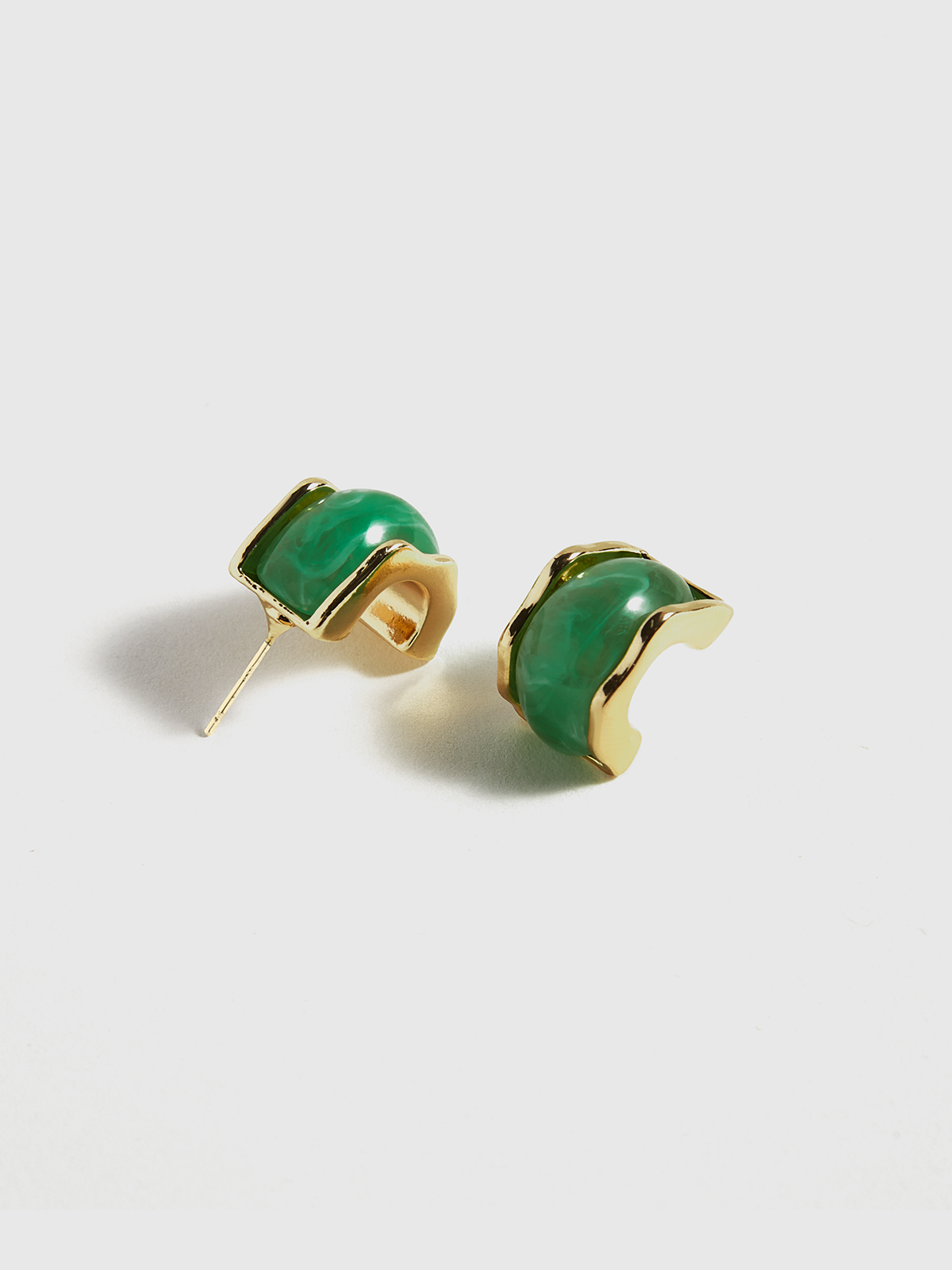 Boucles d'oreilles dorées effet marbre vert 