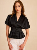 Satin-Plisseetop mit Knopfleiste und Schößchen