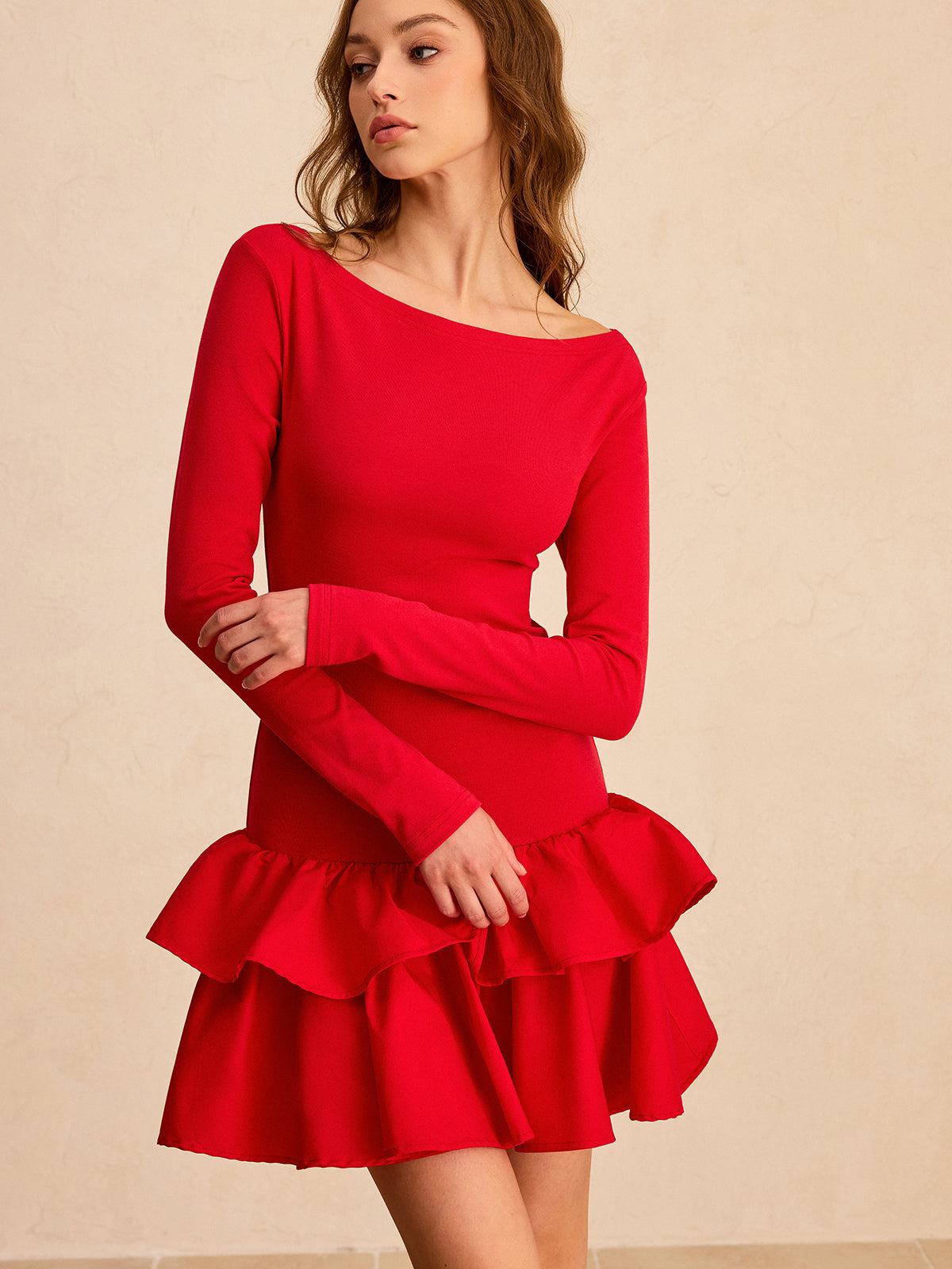 Langärmeliges Mini-Rüschenkleid mit Stufenrock