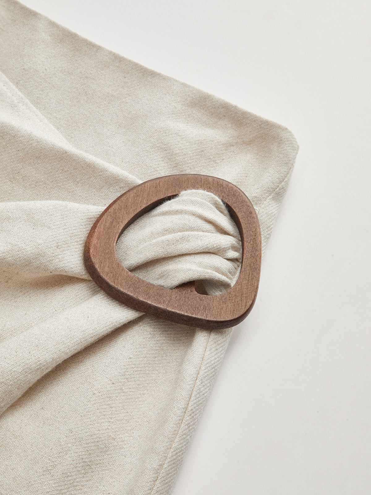 Jupe midi portefeuille en lin mélangé avec boucle en bois 