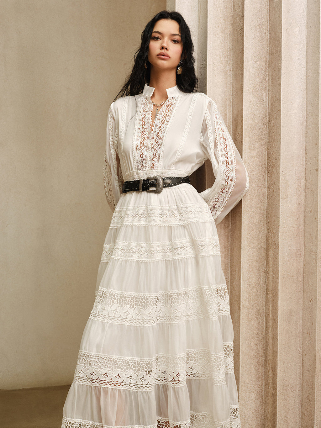 Halbtransparente Maxi-Spitzenkleid ohne Gürtel
