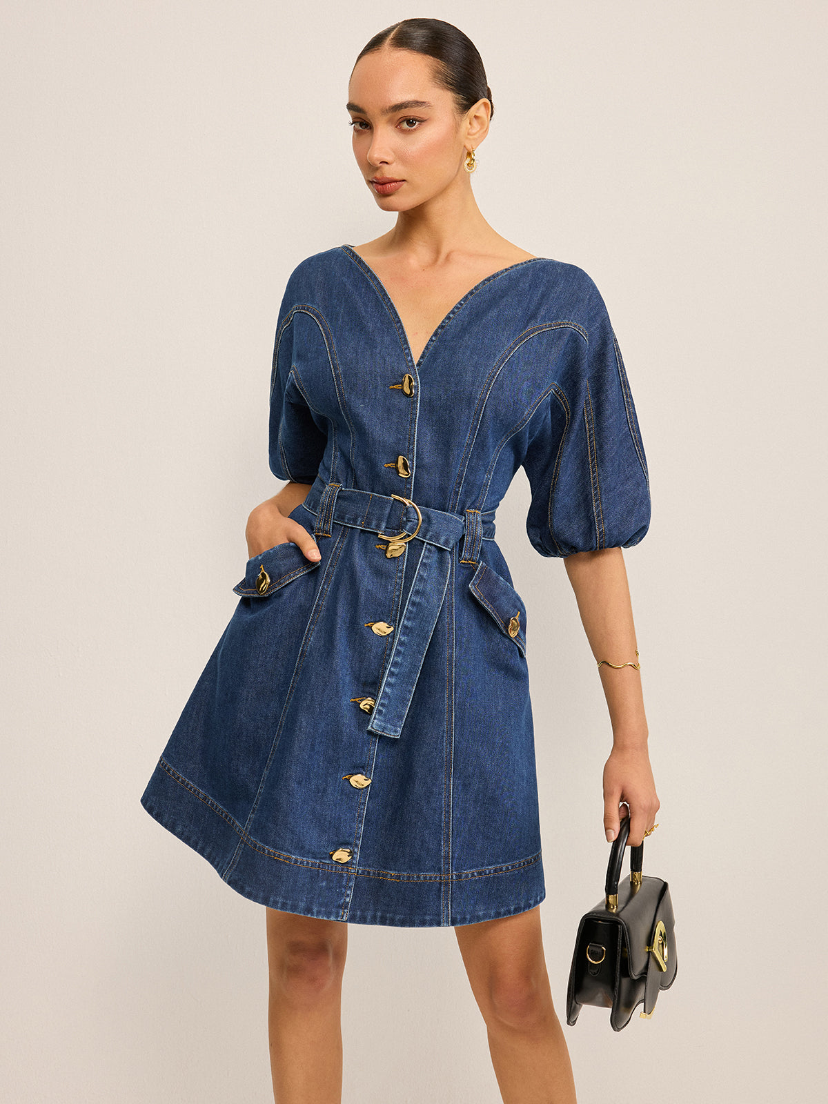 Jeanskleid mit Gürtel und Taschen