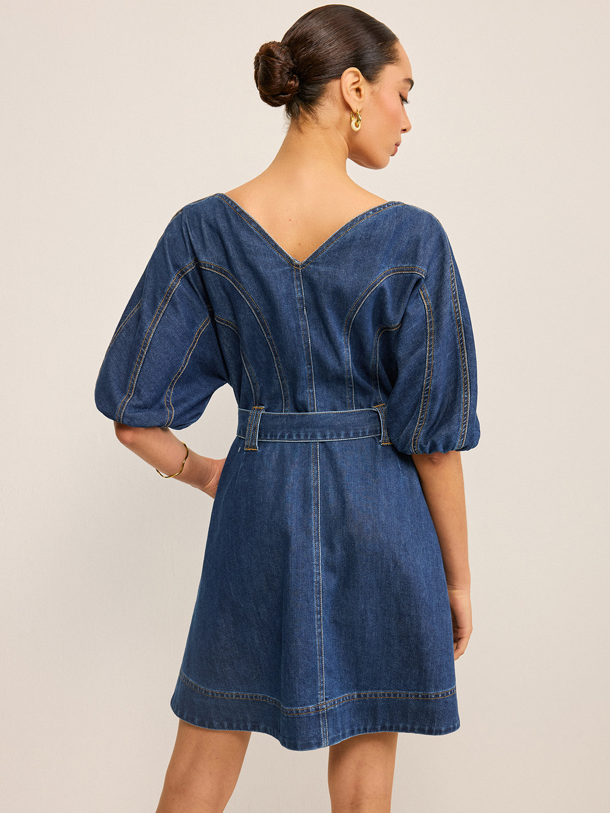 Robe en jean à poches et ceinture 
