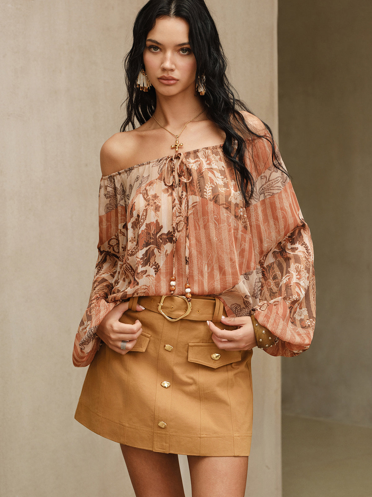 Halbtransparente Chiffon-Wickelbluse mit Boho-Print
