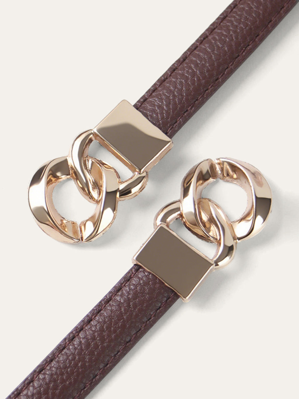 Ceinture fine en similicuir à boucle torsadée