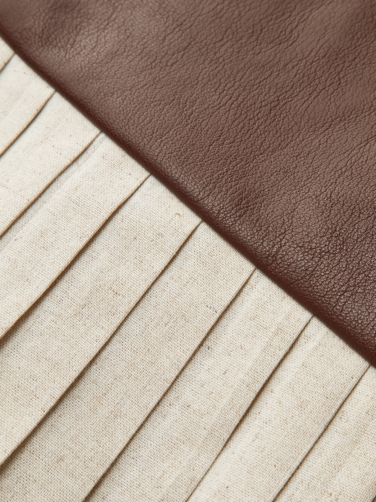 Minirock aus Baumwolle und Leinen mit Falten aus PU-Einsätzen 