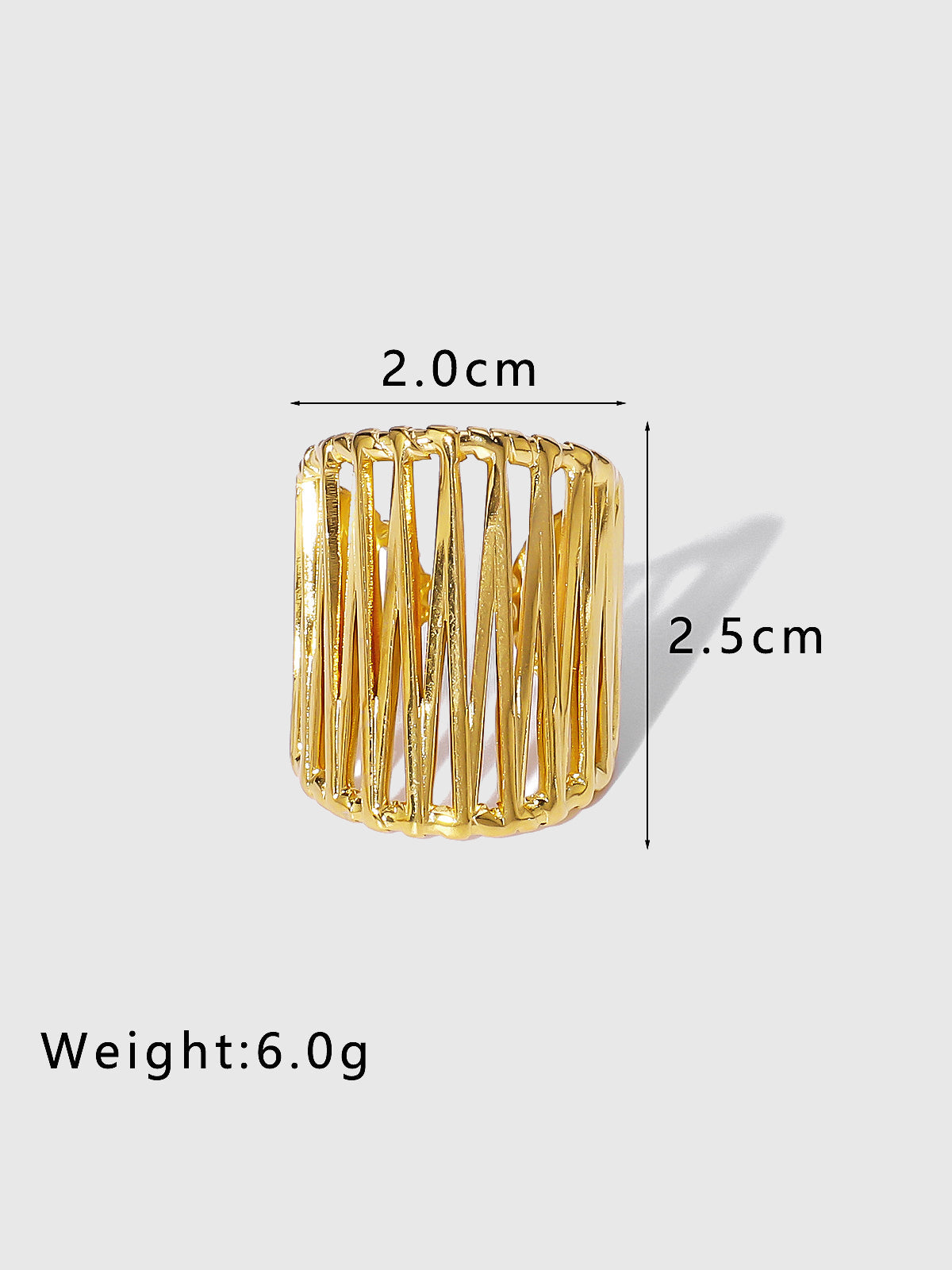 Bague dorée à découpe géométrique 