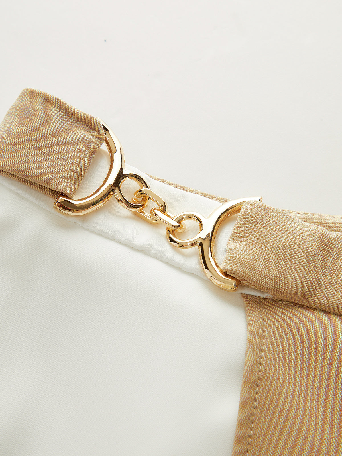 Zweifarbiger asymmetrischer Midirock 