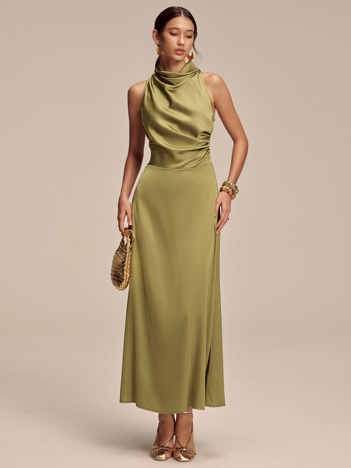 Ärmelloses Maxikleid aus Satin mit Stehkragen