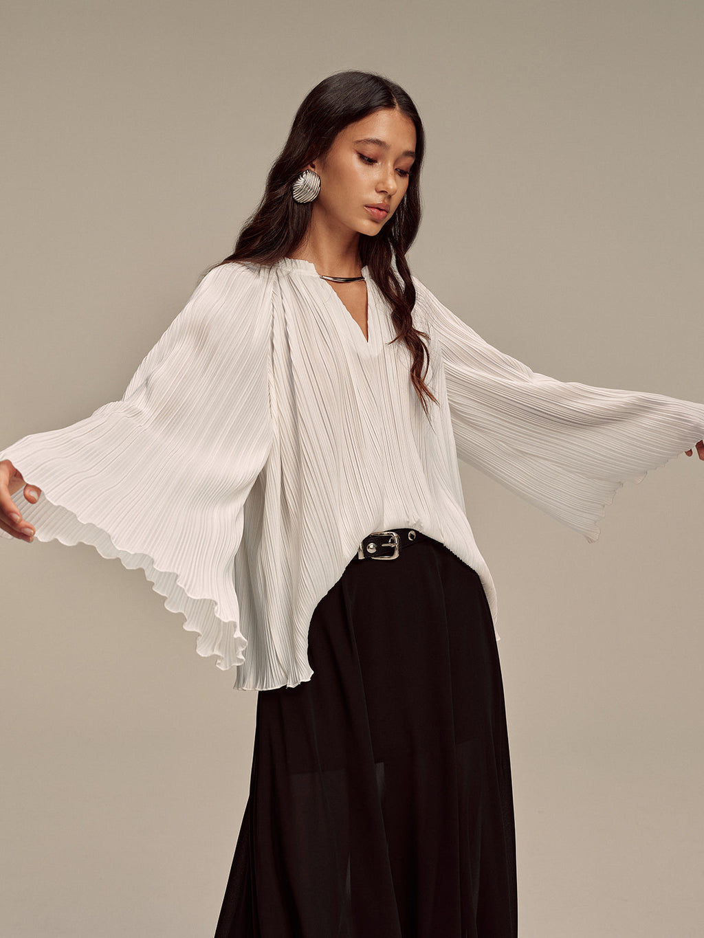 Bluse mit Metallkragen und langen Ärmeln