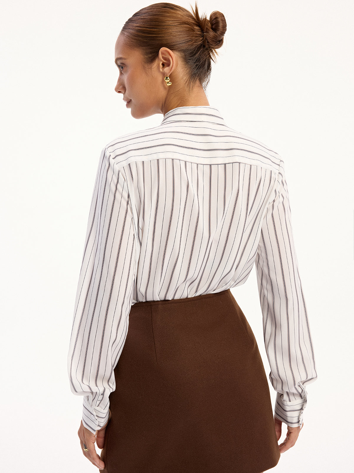 Chemise rayée à manches longues et col cravate 