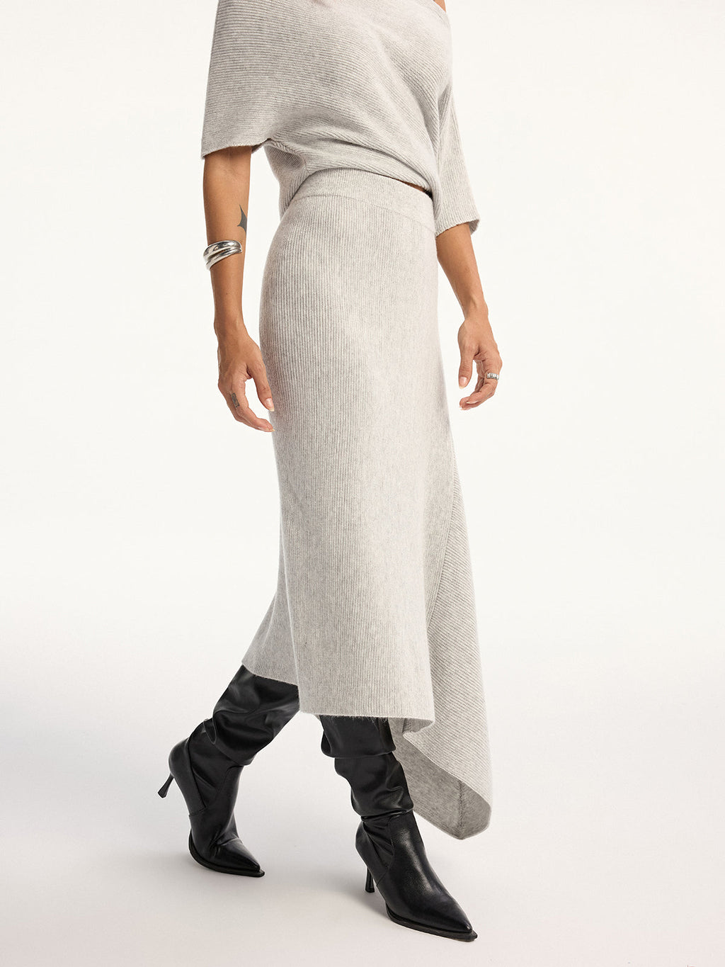 Asymmetrischer Midirock aus Wollgemisch