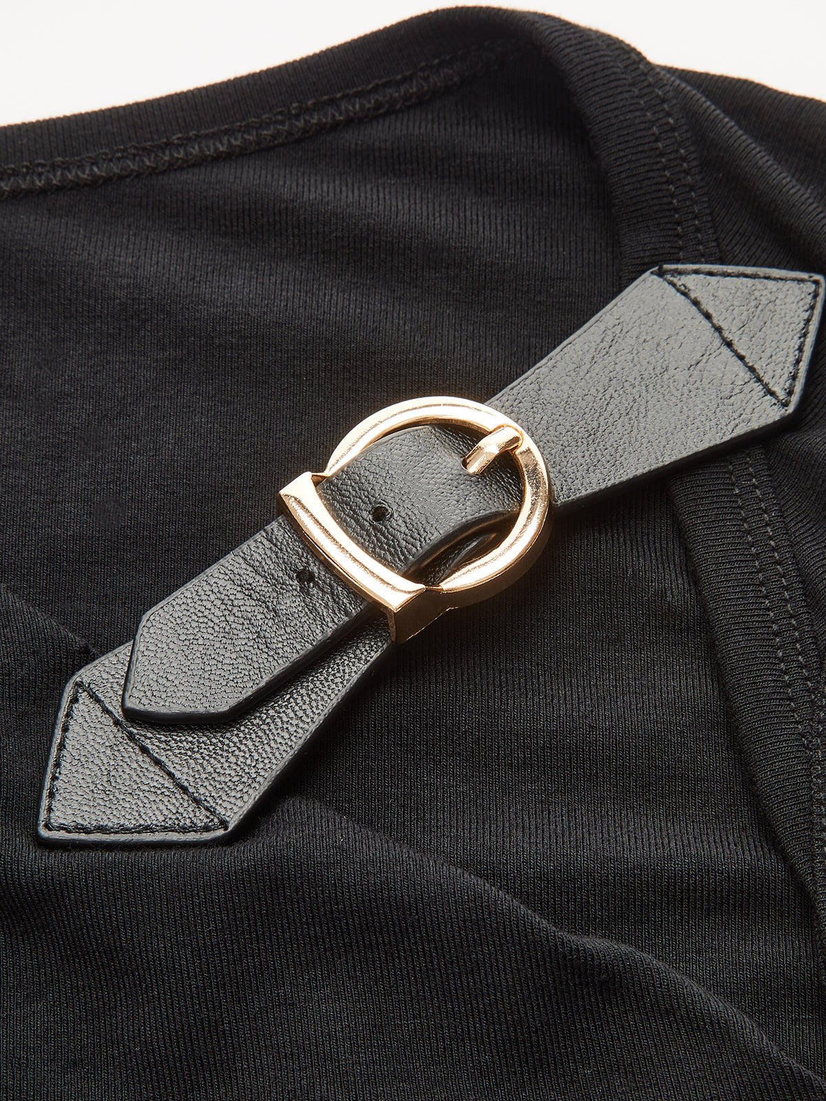 Haut asymétrique froncé avec détail de boucle 