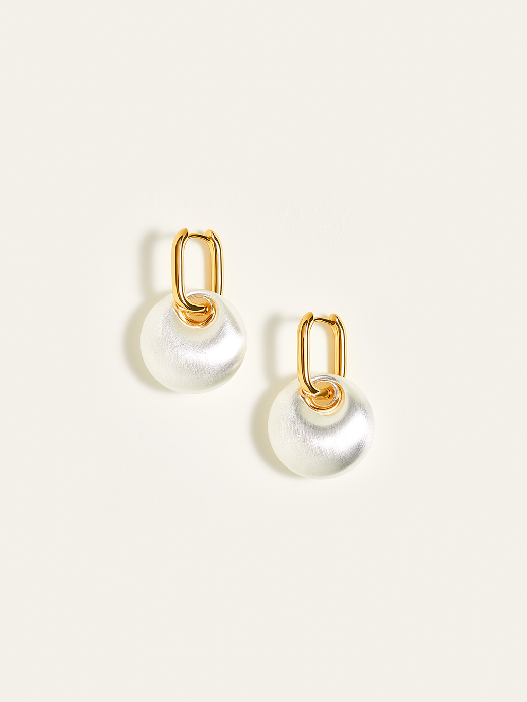 Boucles d'oreilles pendantes en perles mates