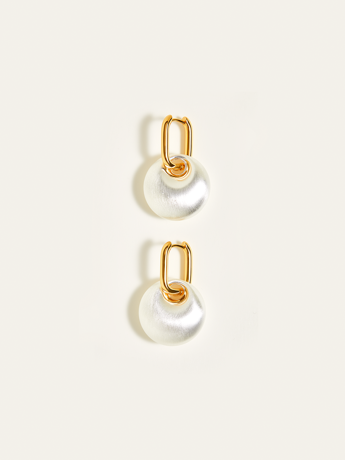 Boucles d'oreilles pendantes en perles mates