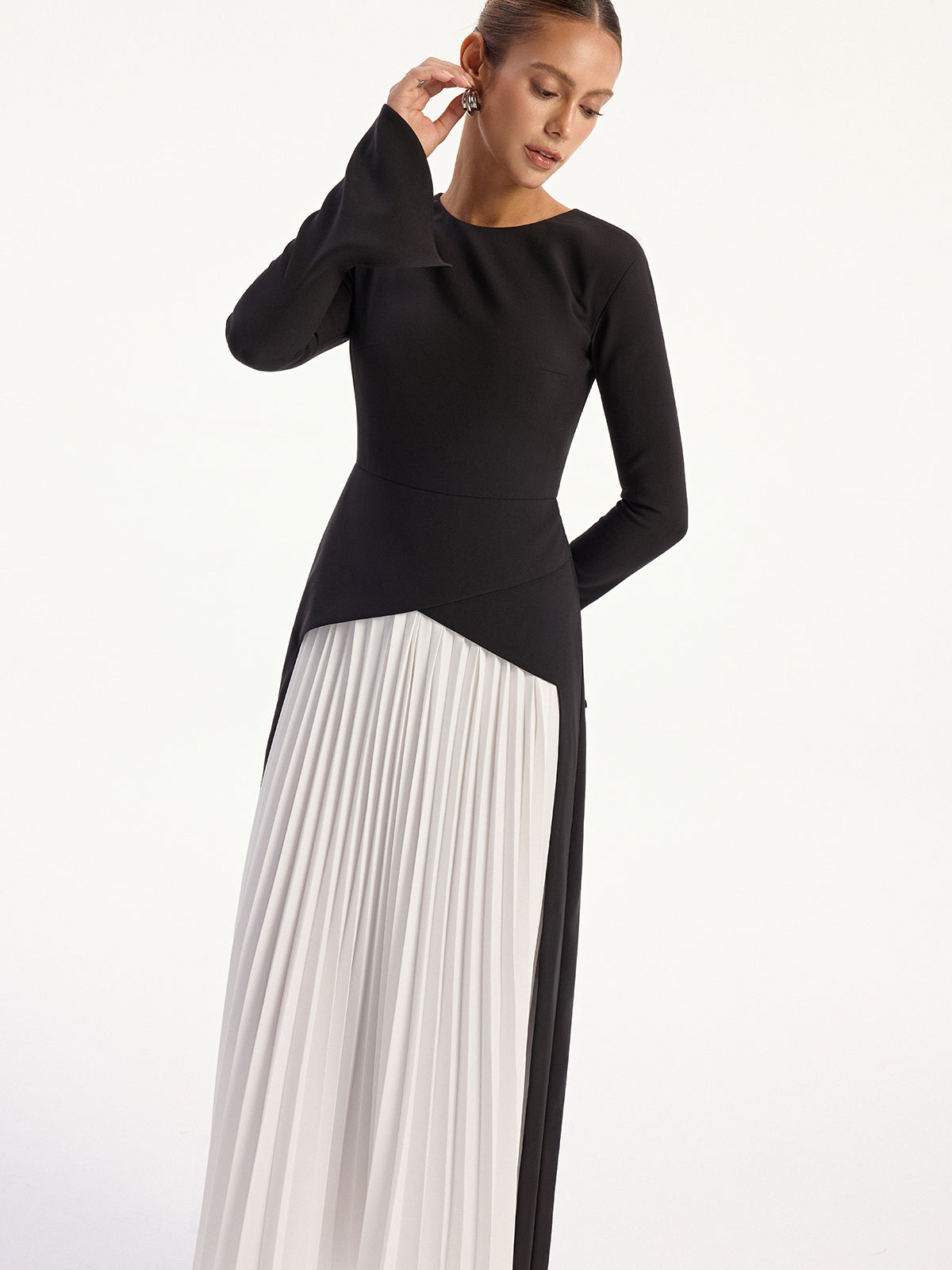 Two-Tone Long Sleeve Pleated Midi Dress
