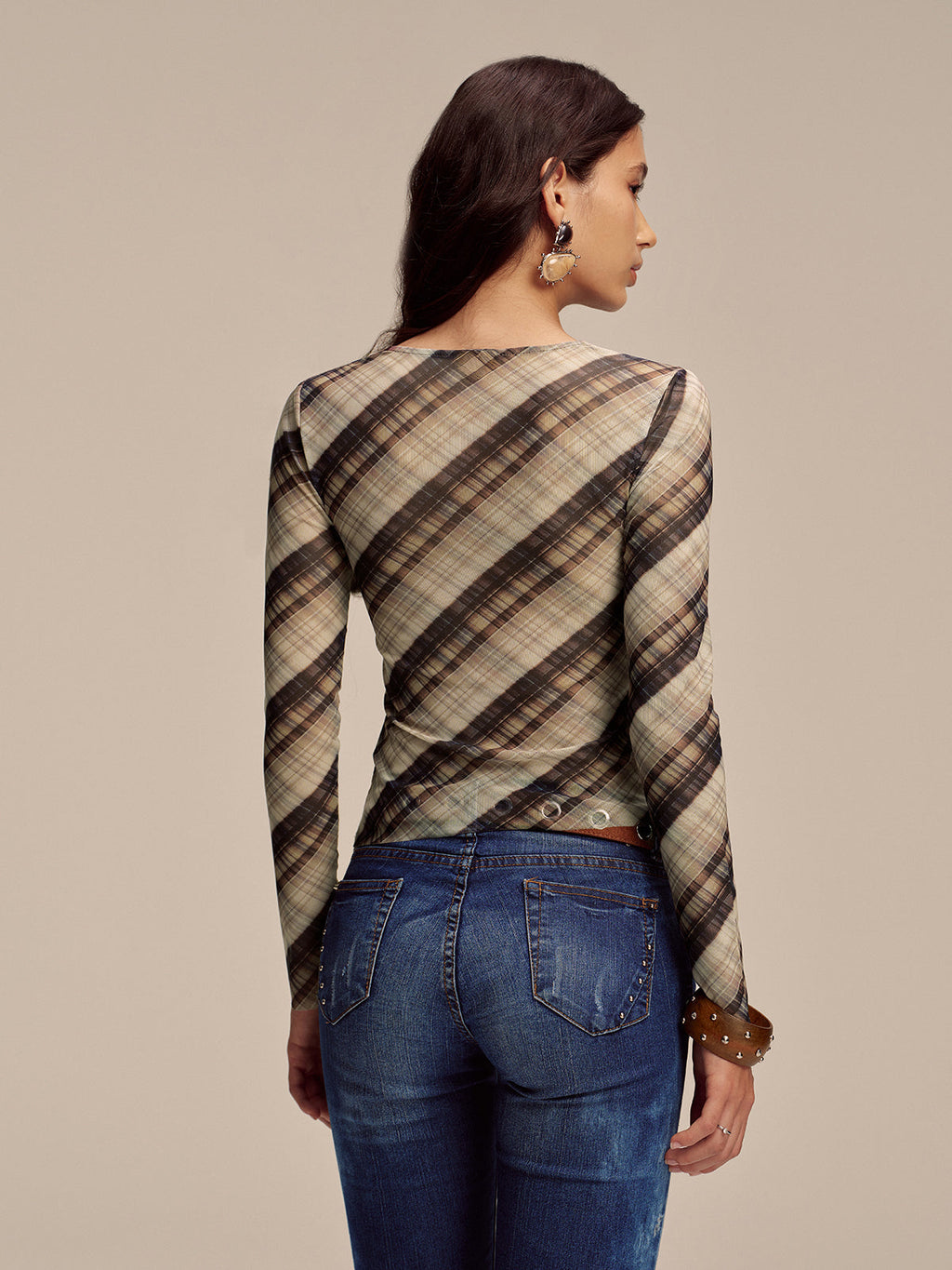 Halbtransparente Netz-Bluse mit asymmetrischer Raffung