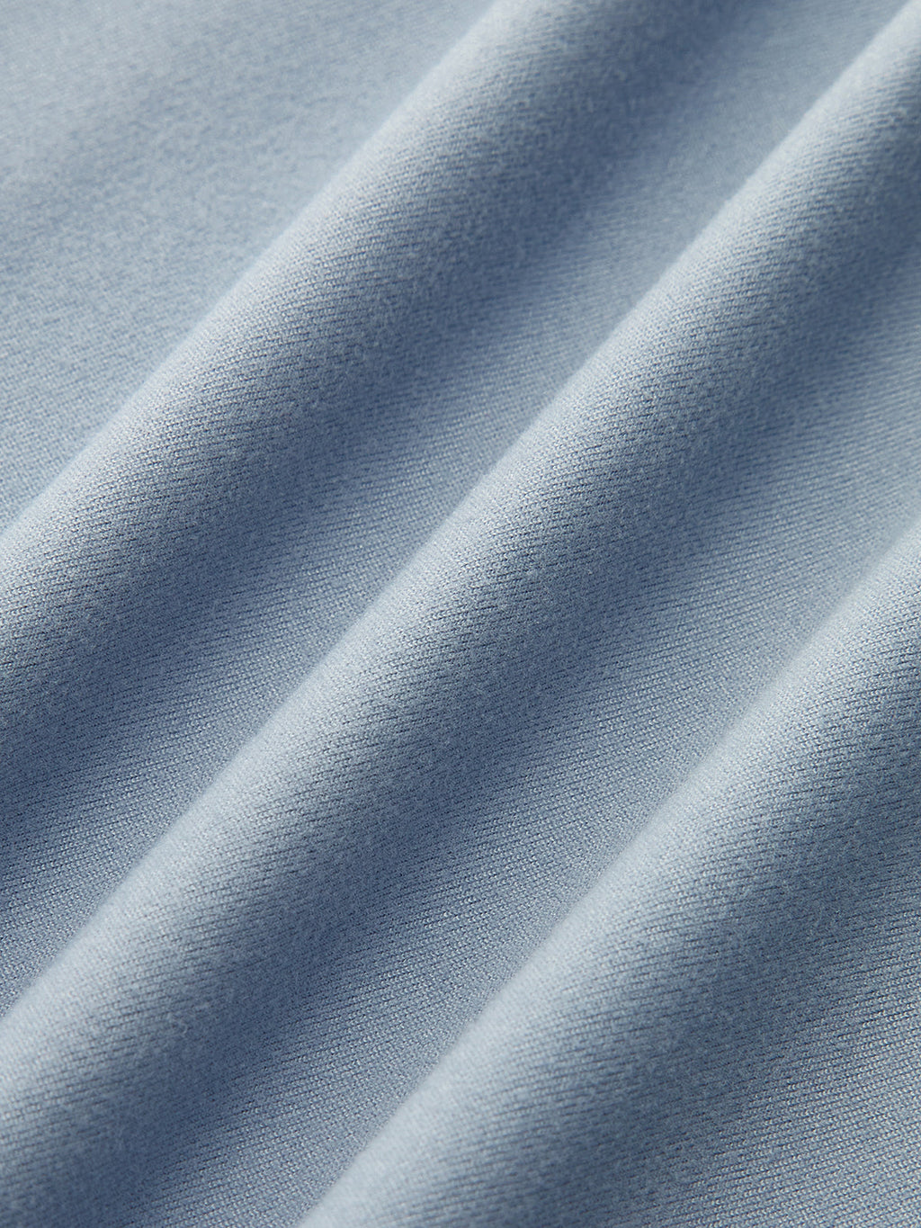 Robe longue à boucle métallique torsadée à la taille