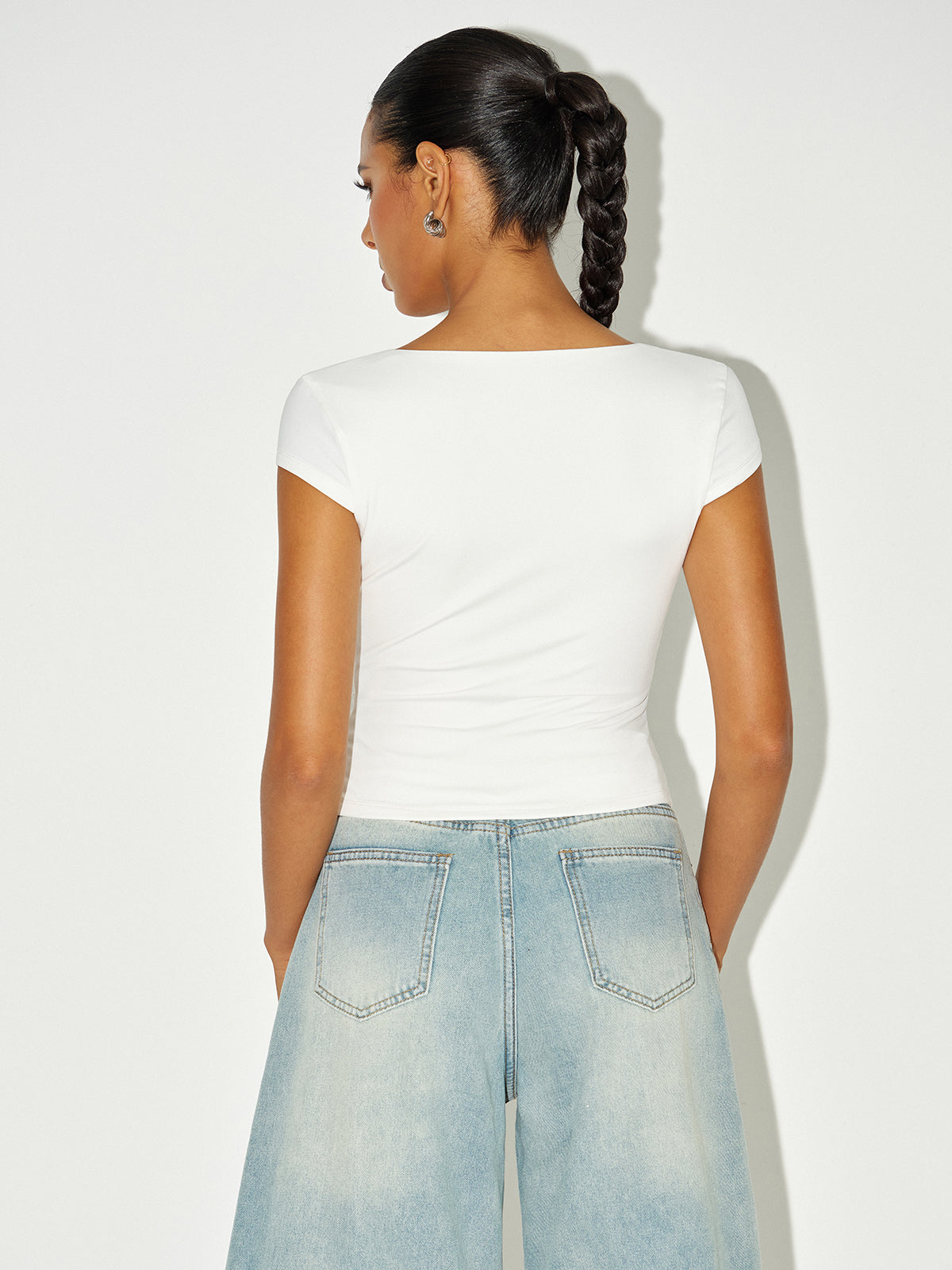 T-shirt à manches courtes et col en V froncé 