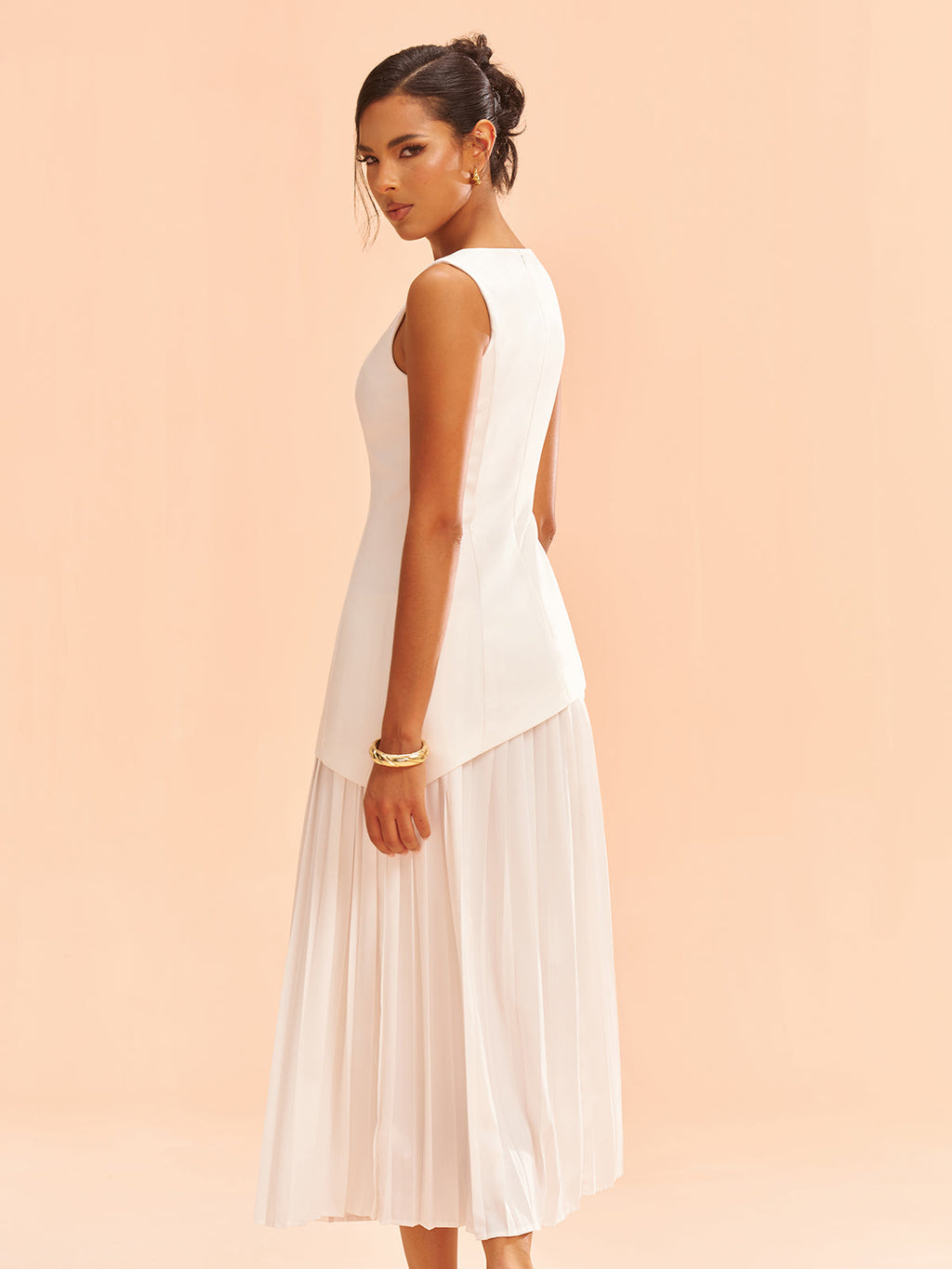 Ärmelloses asymmetrisches plissiertes Midikleid