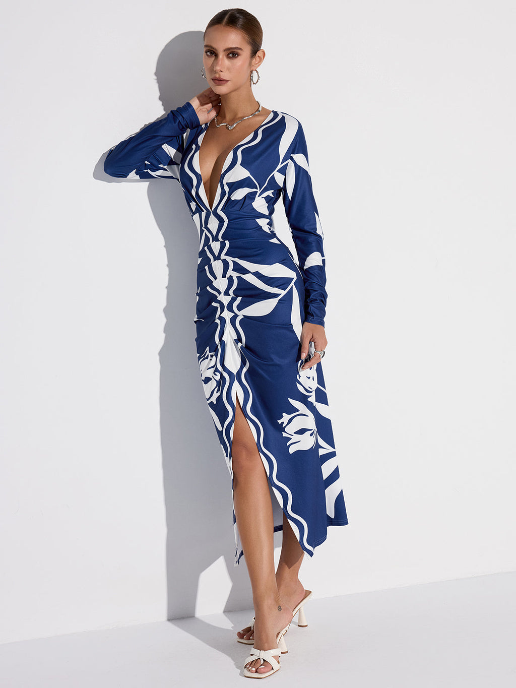 Robe midi imprimée à décolleté plongeant et fente