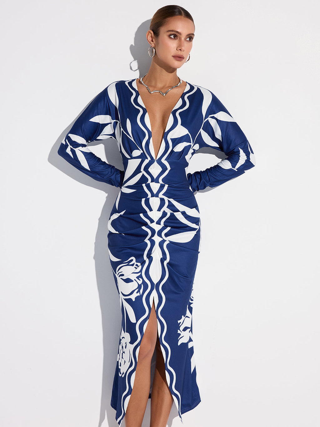 Robe midi imprimée à décolleté plongeant et fente