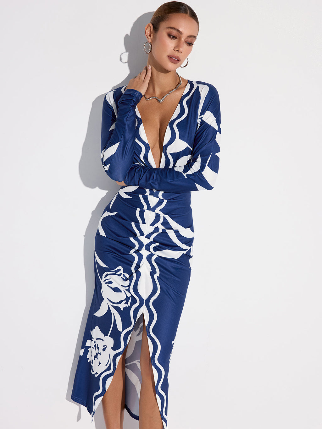 Robe midi imprimée à décolleté plongeant et fente